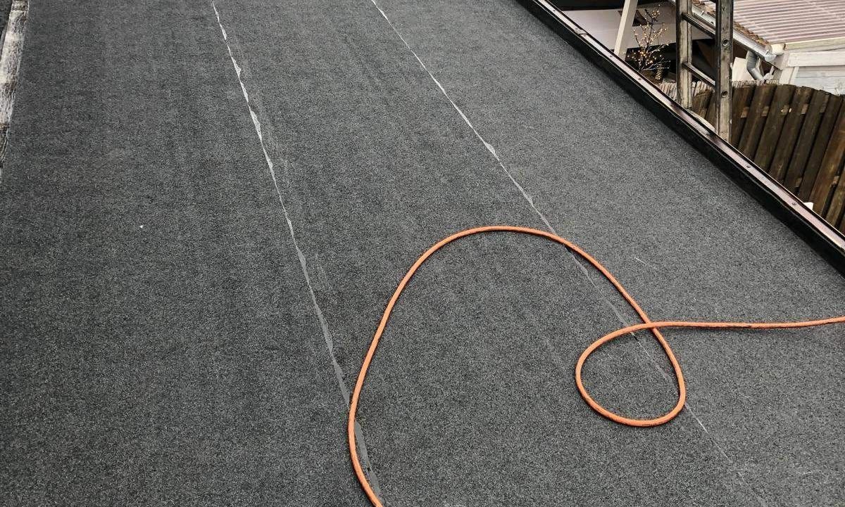 Nieuw bitumen dak geplaatst
